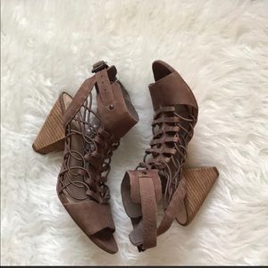 Great cond. genuine leather treated Vince Camuto